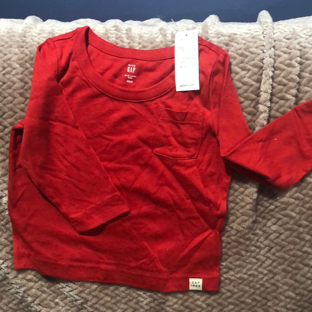 Wardrobe staple long sleeve 12-18M unisex. GAP.NWT